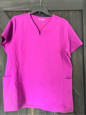 Women's Mandala Scrub Top in Dark Orchid